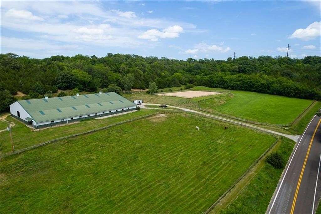 22 Acres of Land with Home for Sale in Leavenworth, Kansas