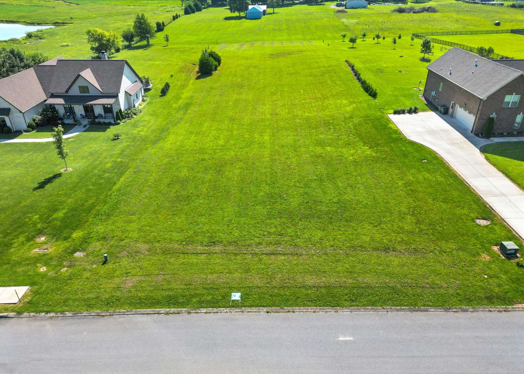1 Acre of Residential Land for Sale in Portland, Tennessee