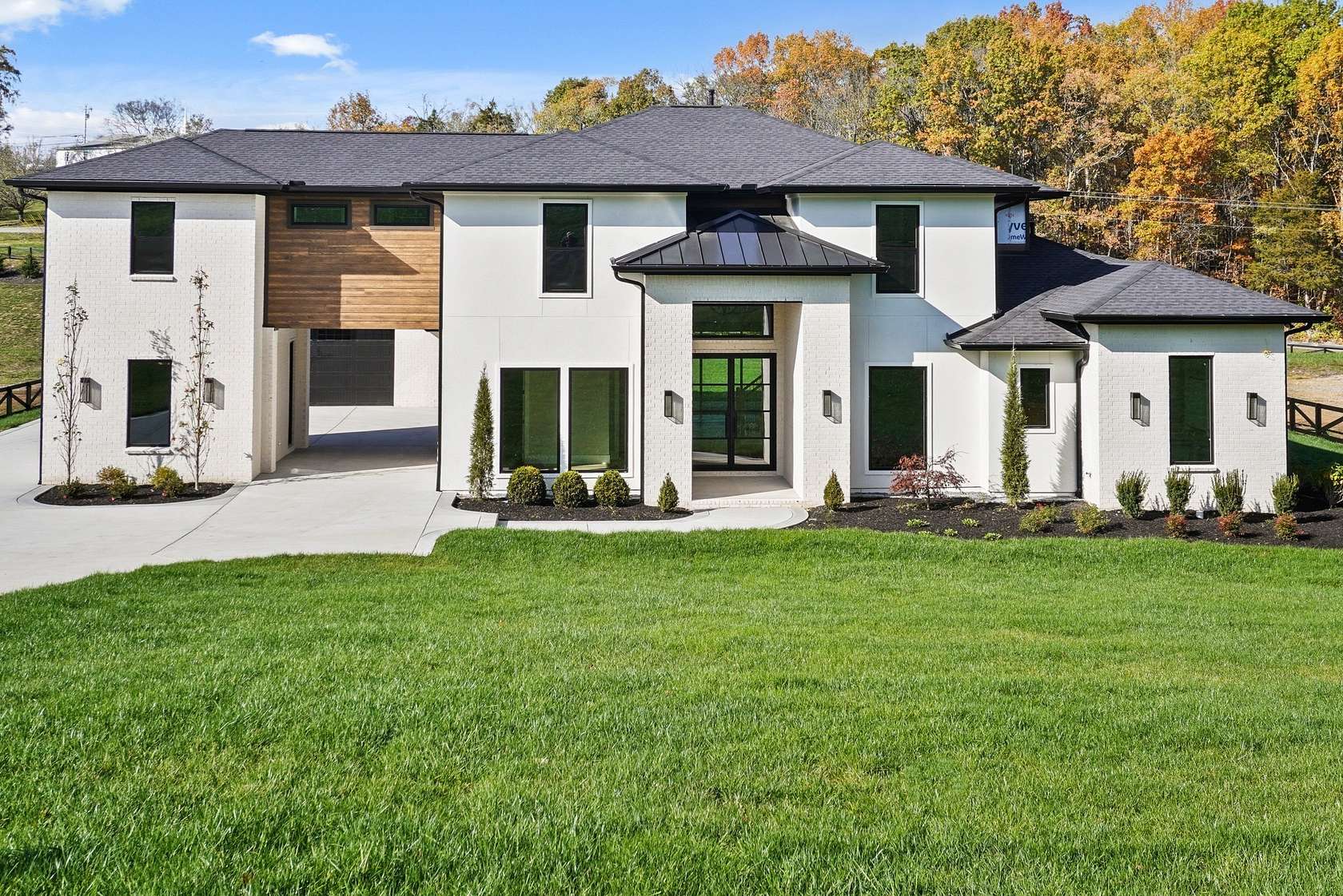 10.2 Acres of Land with Home for Sale in Franklin, Tennessee