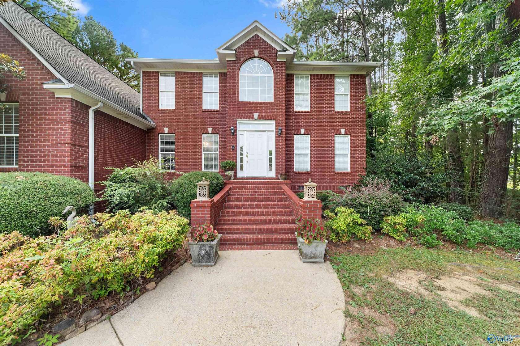1.5 Acres of Land with Home for Sale in Gadsden, Alabama