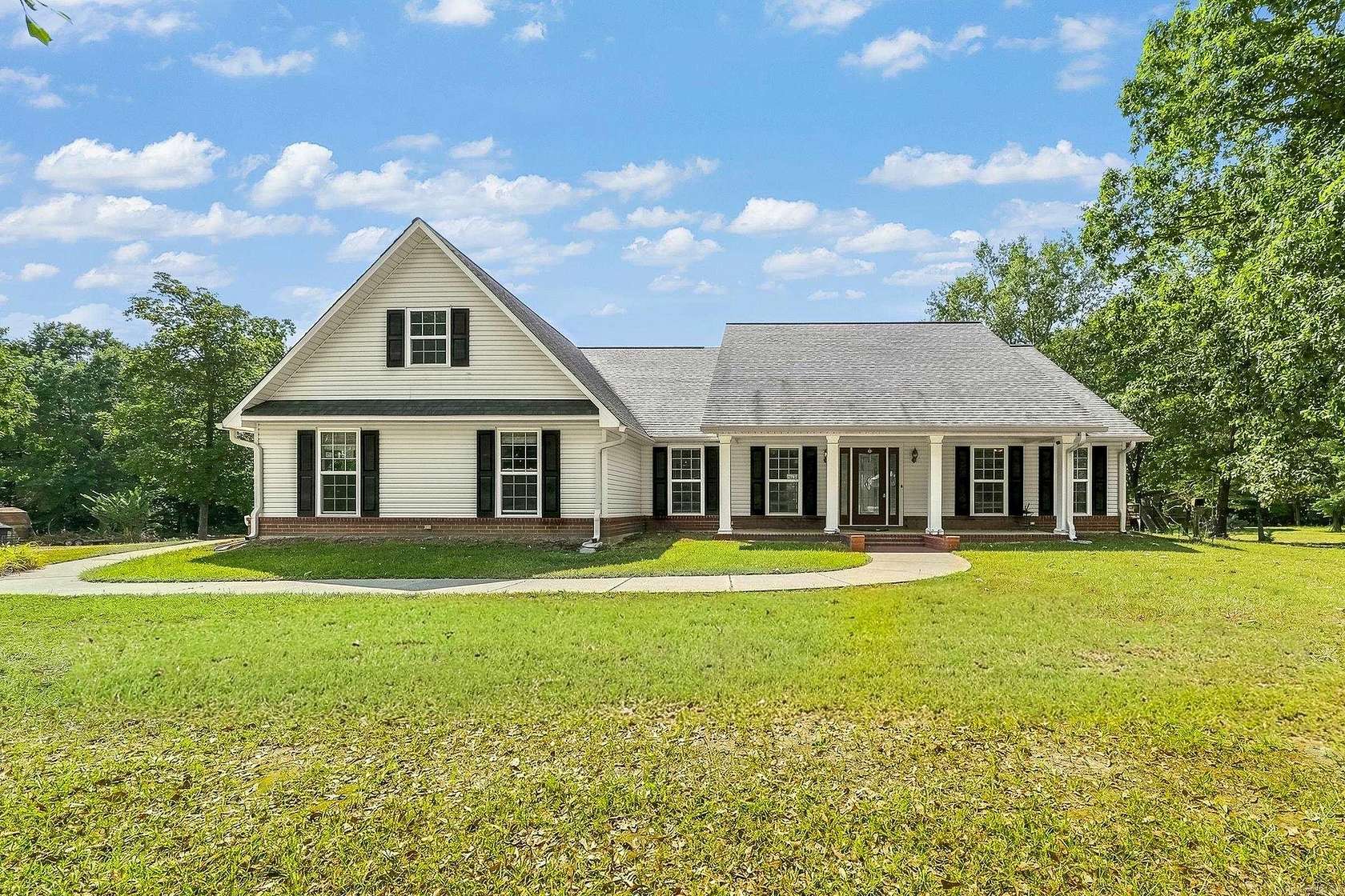 1.9 Acres of Land with Home for Sale in De Queen, Arkansas