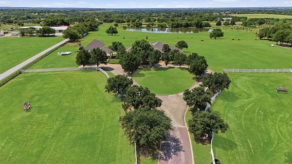12 Acres of Land with Home for Sale in Gainesville, Texas