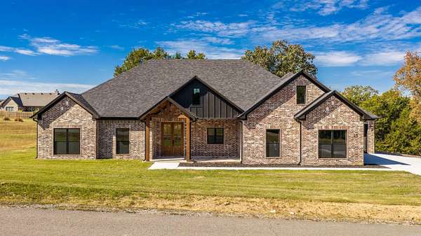 1.54 Acres of Land with Home for Sale in Greenbrier, Arkansas