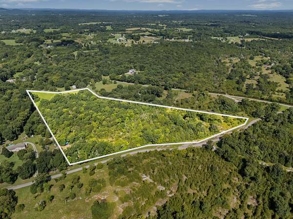 10 Acres of Recreational & Residential Land for Sale in Lewisburg, Tennessee