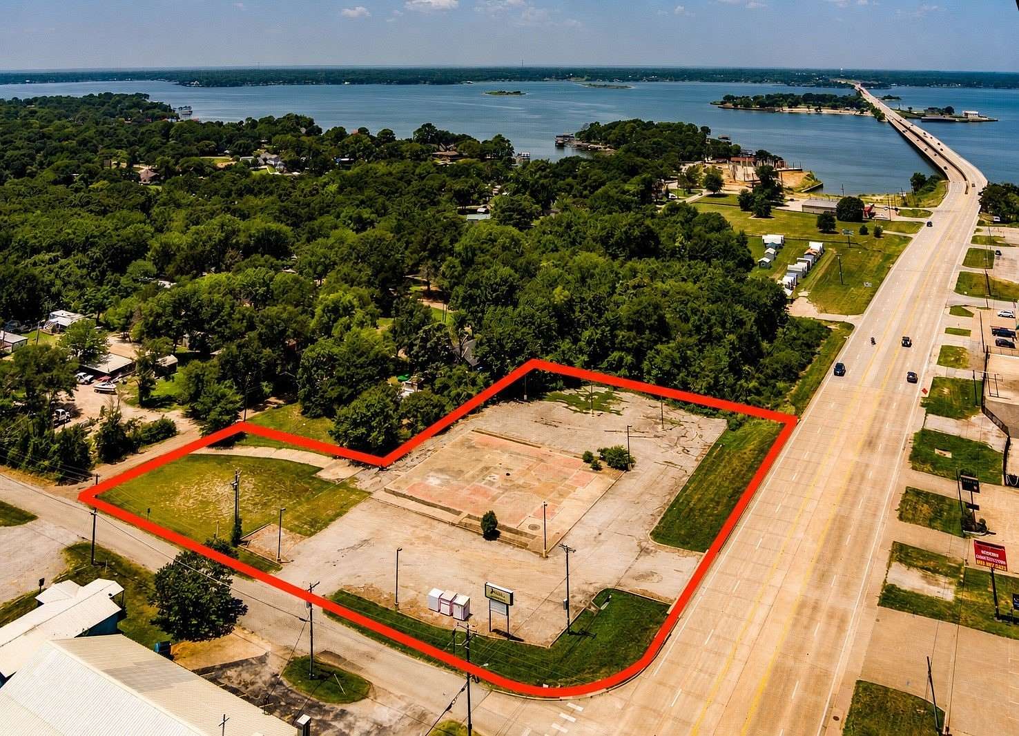 1.34 Acres of Mixed-Use Land for Sale in Gun Barrel City, Texas