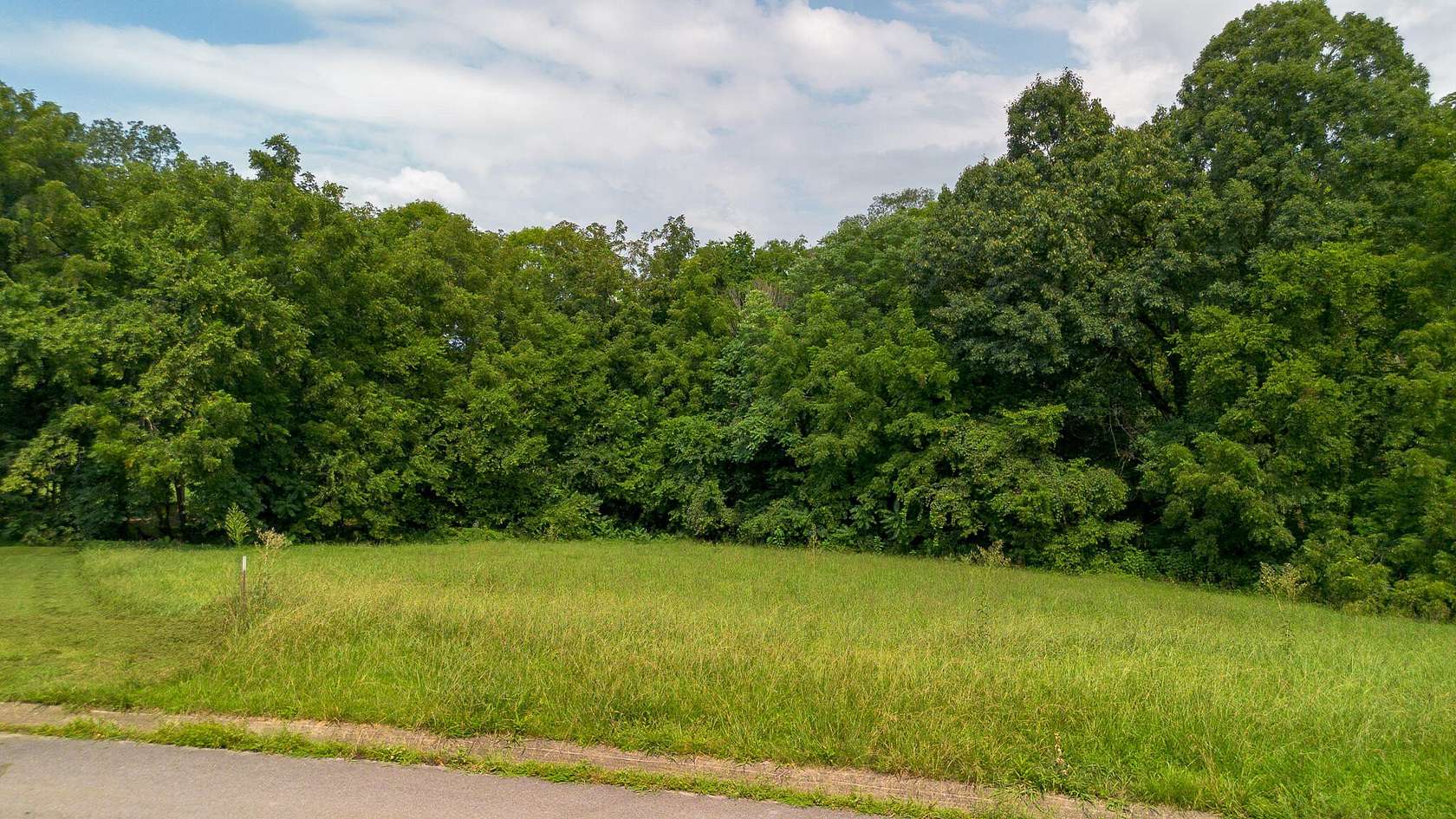 1 Acre of Residential Land for Sale in Dandridge, Tennessee