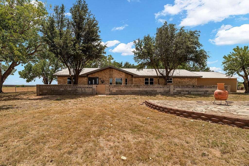 4.73 Acres of Land with Home for Sale in Coahoma, Texas
