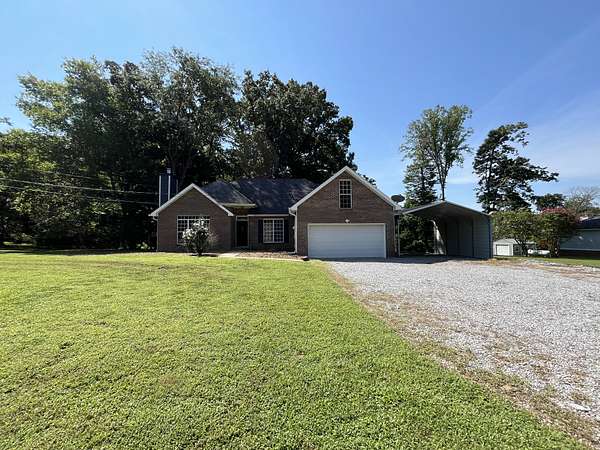 1.5 Acres of Land with Home for Lease in Clarksville, Tennessee