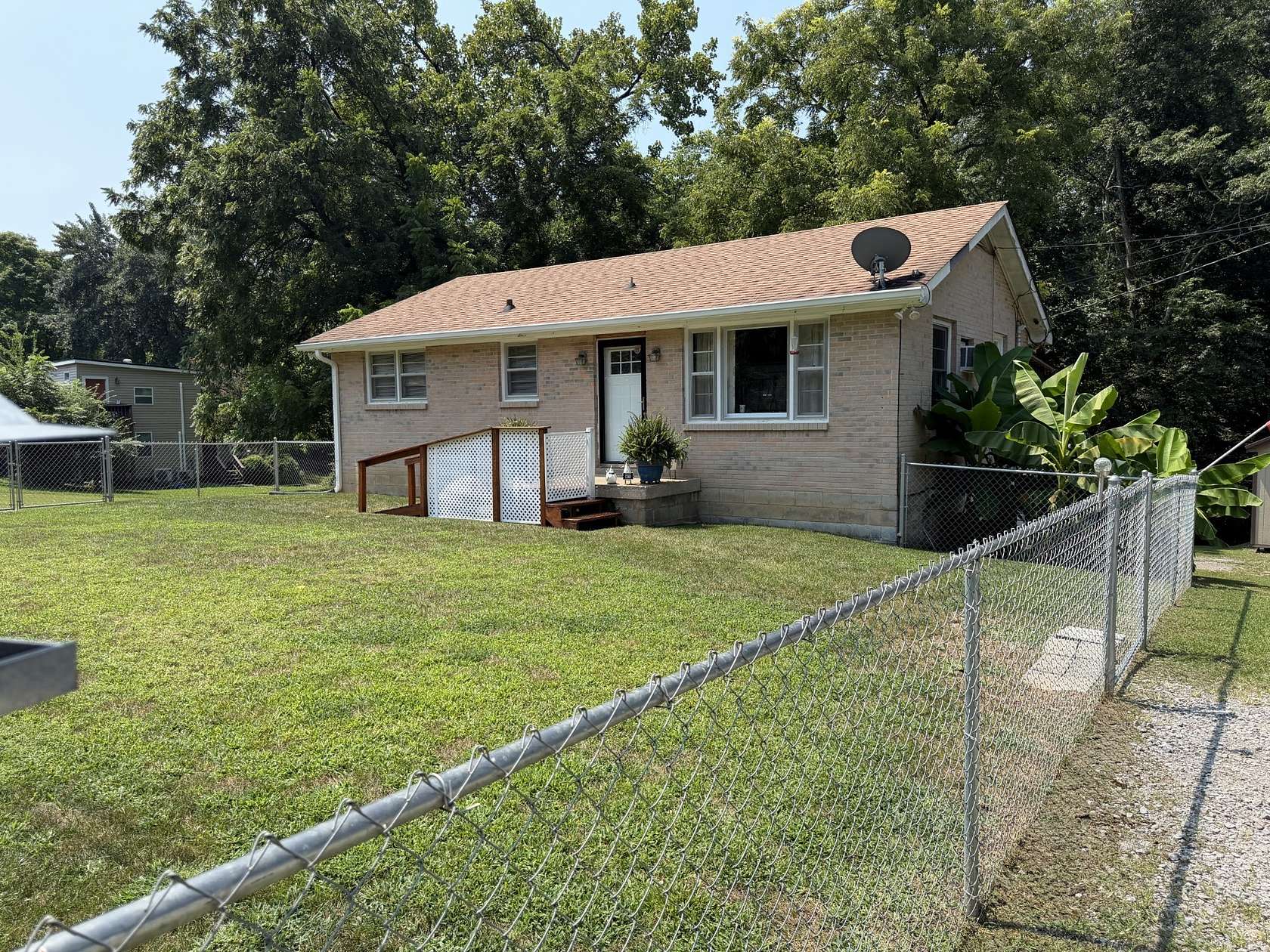 1.54 Acres of Land with Home for Sale in Ashland City, Tennessee