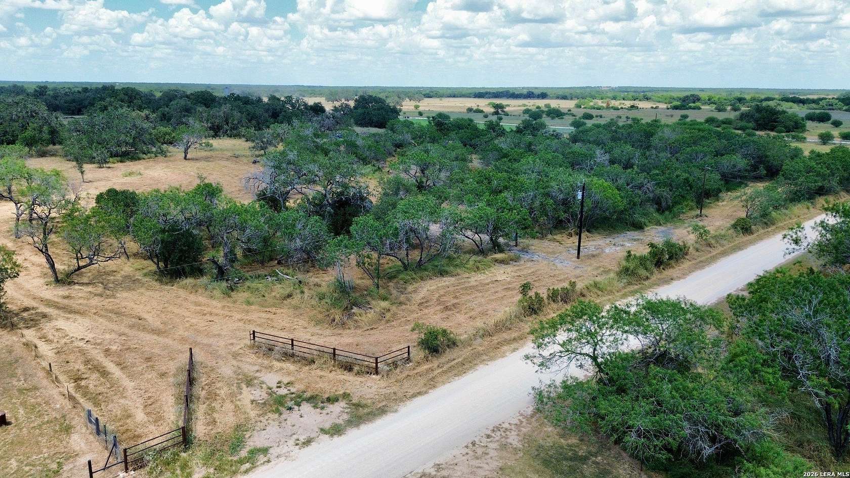 11 Acres of Land for Sale in Pleasanton, Texas