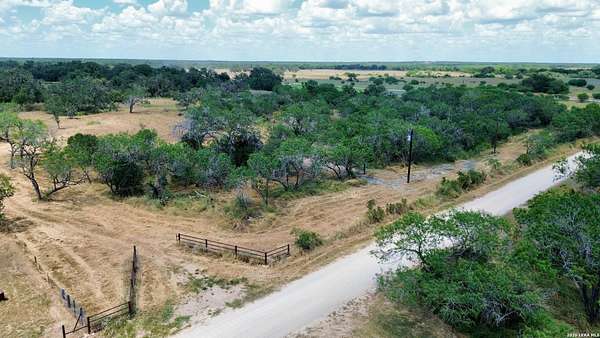11 Acres of Land for Sale in Pleasanton, Texas