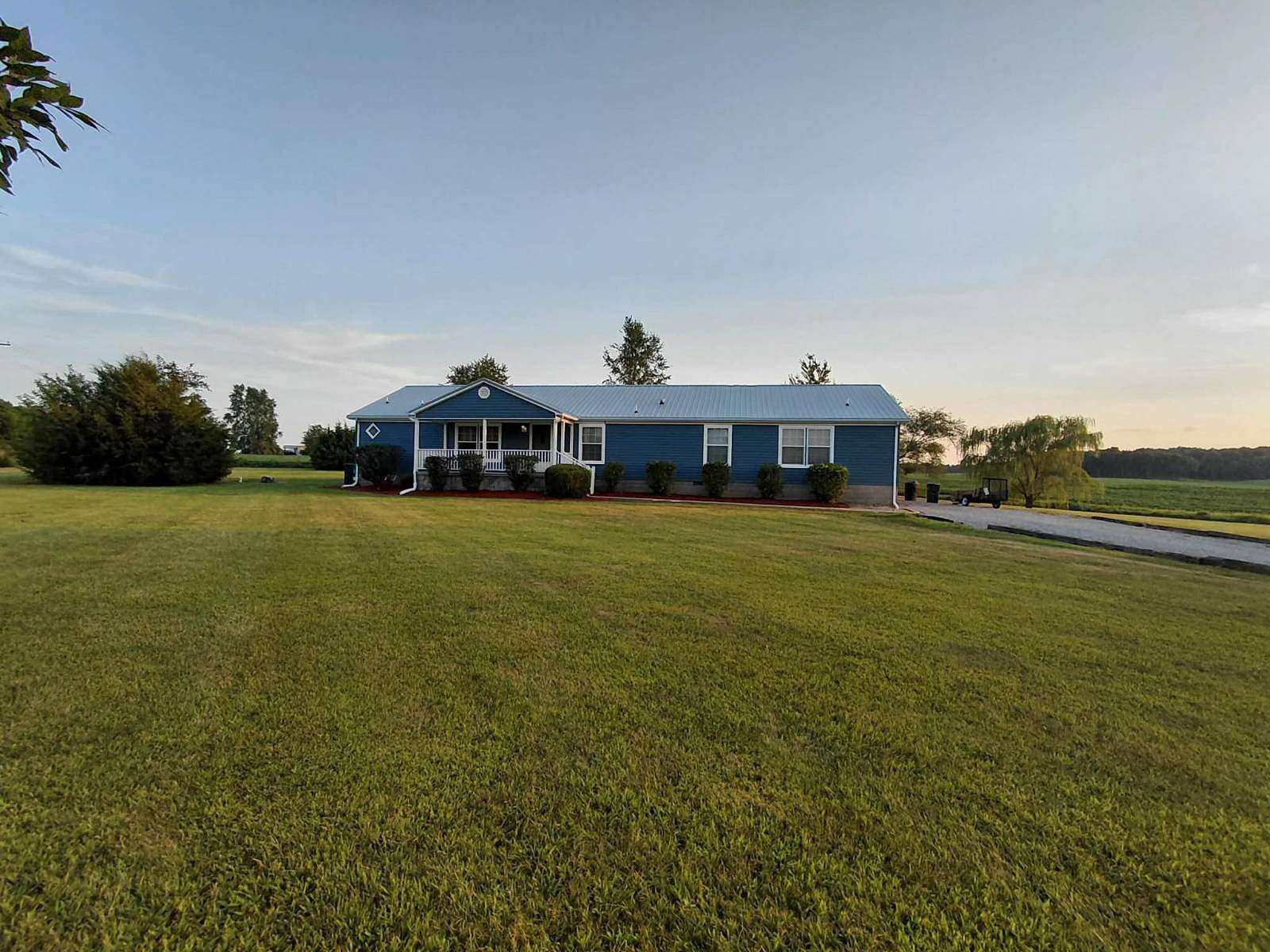 2 Acres of Land with Home for Sale in Fairfield, Illinois