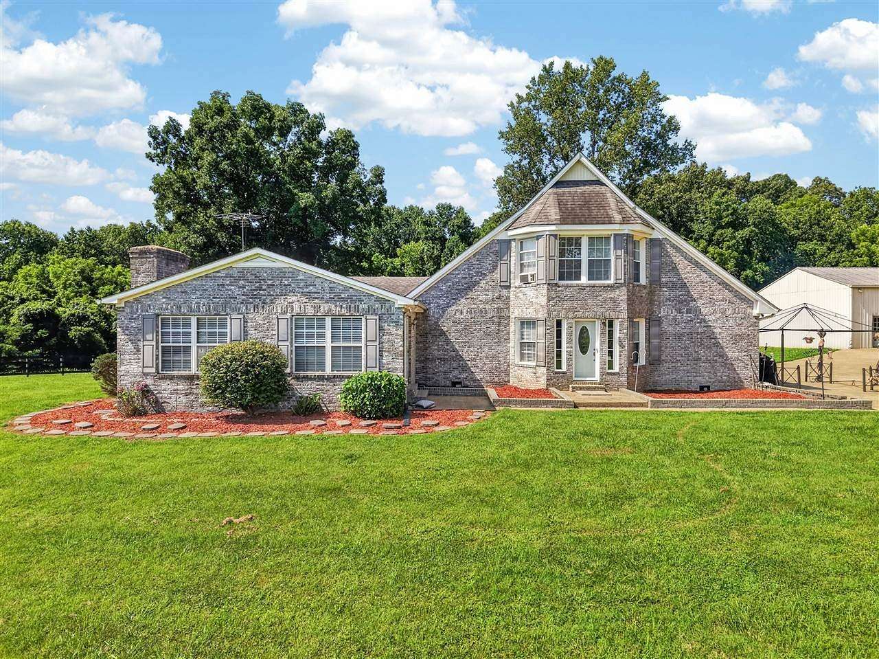 26 Acres of Land with Home for Sale in Alvaton, Kentucky