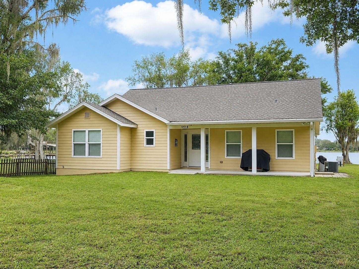 2.59 Acres of Land with Home for Sale in Fort McCoy, Florida