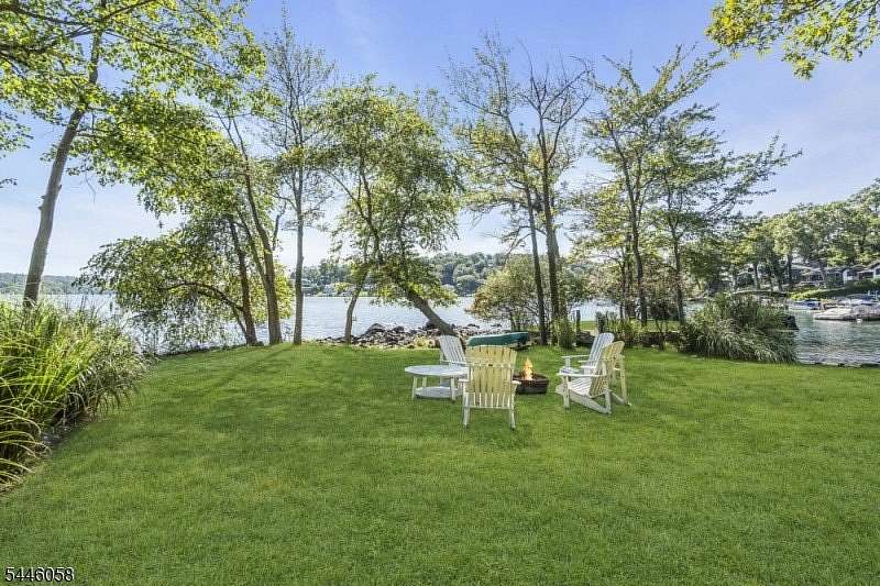 1 Acre of Residential Land for Sale in Hopatcong, New Jersey