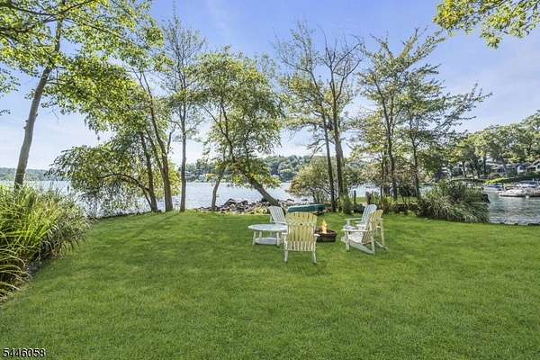 1 Acre of Residential Land for Sale in Hopatcong, New Jersey