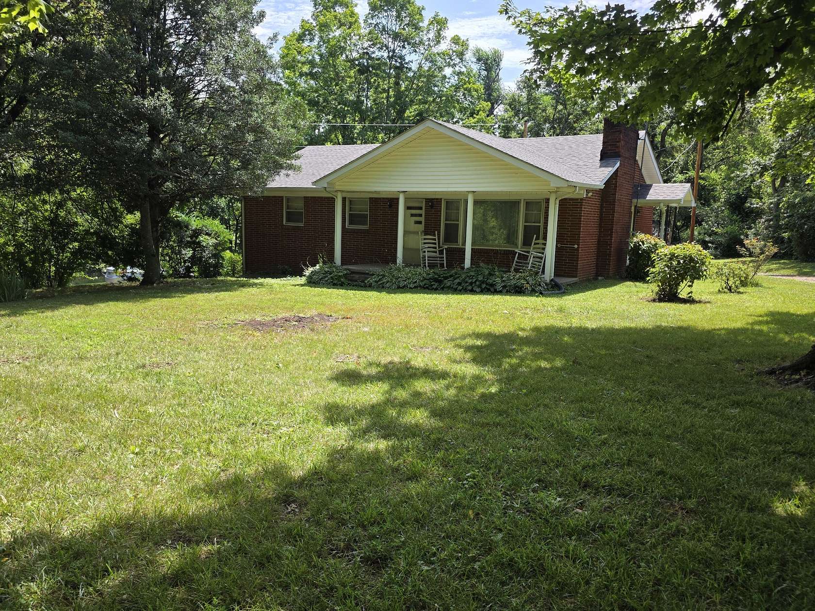 1.5 Acres of Land with Home for Sale in Westmoreland, Tennessee