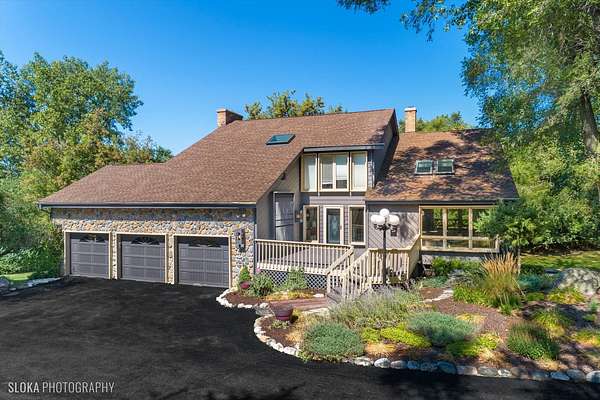 4.89 Acres of Land with Home for Sale in North Barrington, Illinois