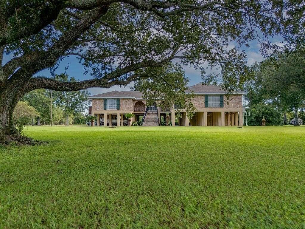 4 Acres of Land with Home for Sale in Houma, Louisiana