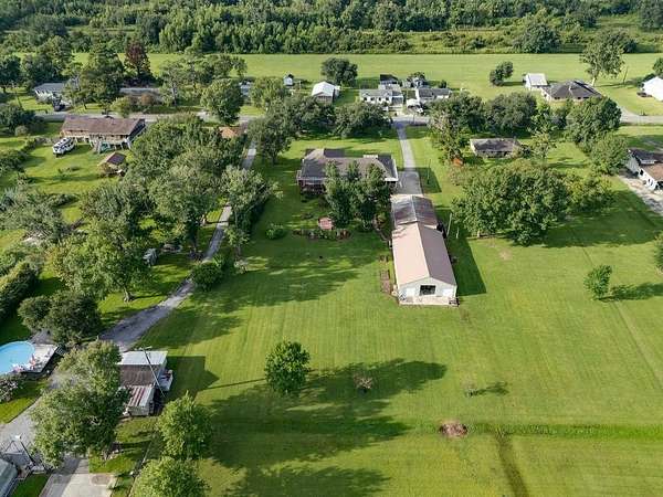 4 Acres of Land with Home for Sale in Houma, Louisiana