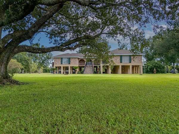 4 Acres of Land with Home for Sale in Houma, Louisiana