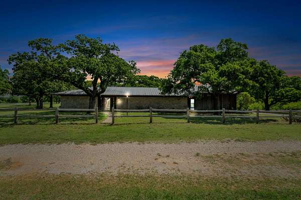 24 Acres of Land for Sale in Henrietta, Texas