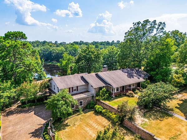 3.49 Acres of Land with Home for Sale in Texarkana, Arkansas
