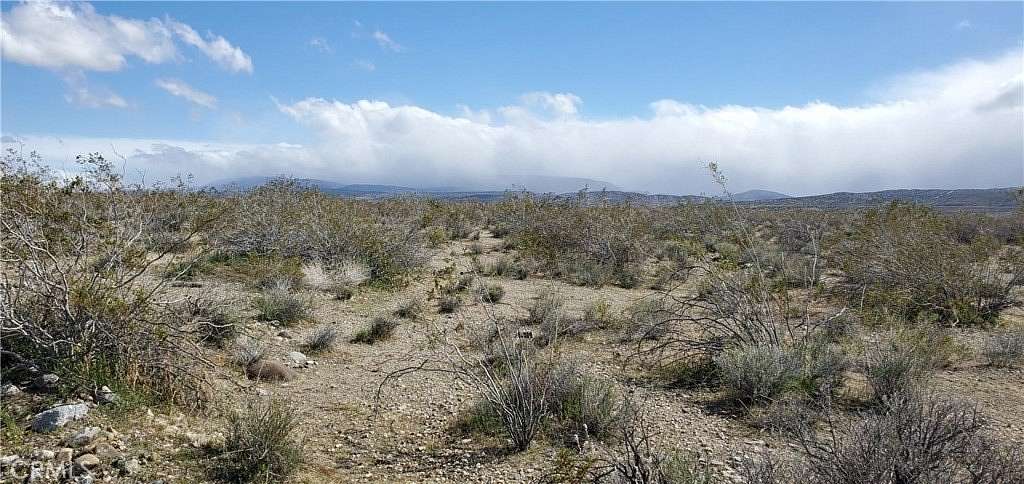 2.5 Acres of Residential Land for Sale in Pearblossom, California