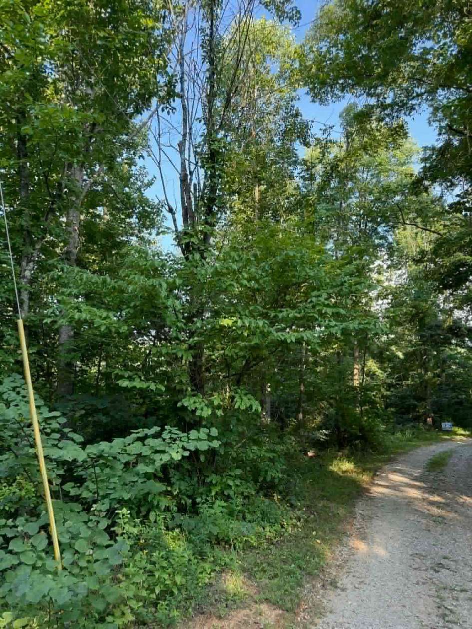 6.8 Acres of Land for Sale in Albany, Kentucky