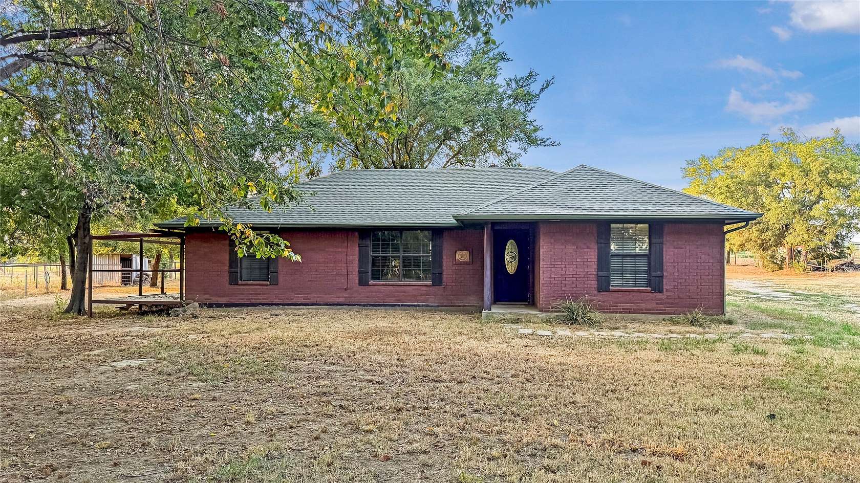4.6 Acres of Land with Home for Sale in Whitesboro, Texas