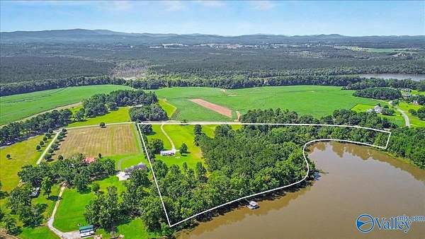 11.4 Acres of Recreational Land with Home for Sale in Centre, Alabama