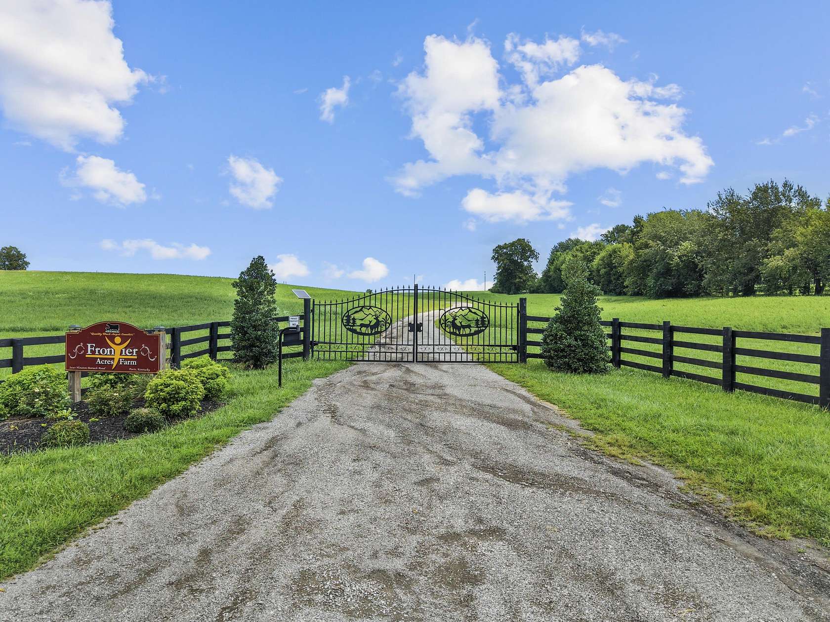 184 Acres of Agricultural Land with Home for Sale in Paris, Kentucky