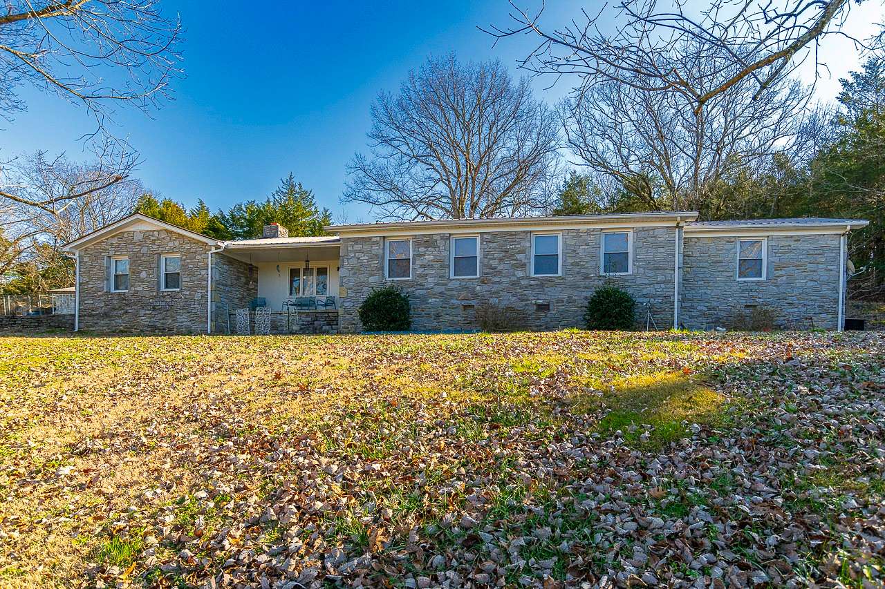 4 Acres of Land with Home for Sale in Fayetteville, Tennessee