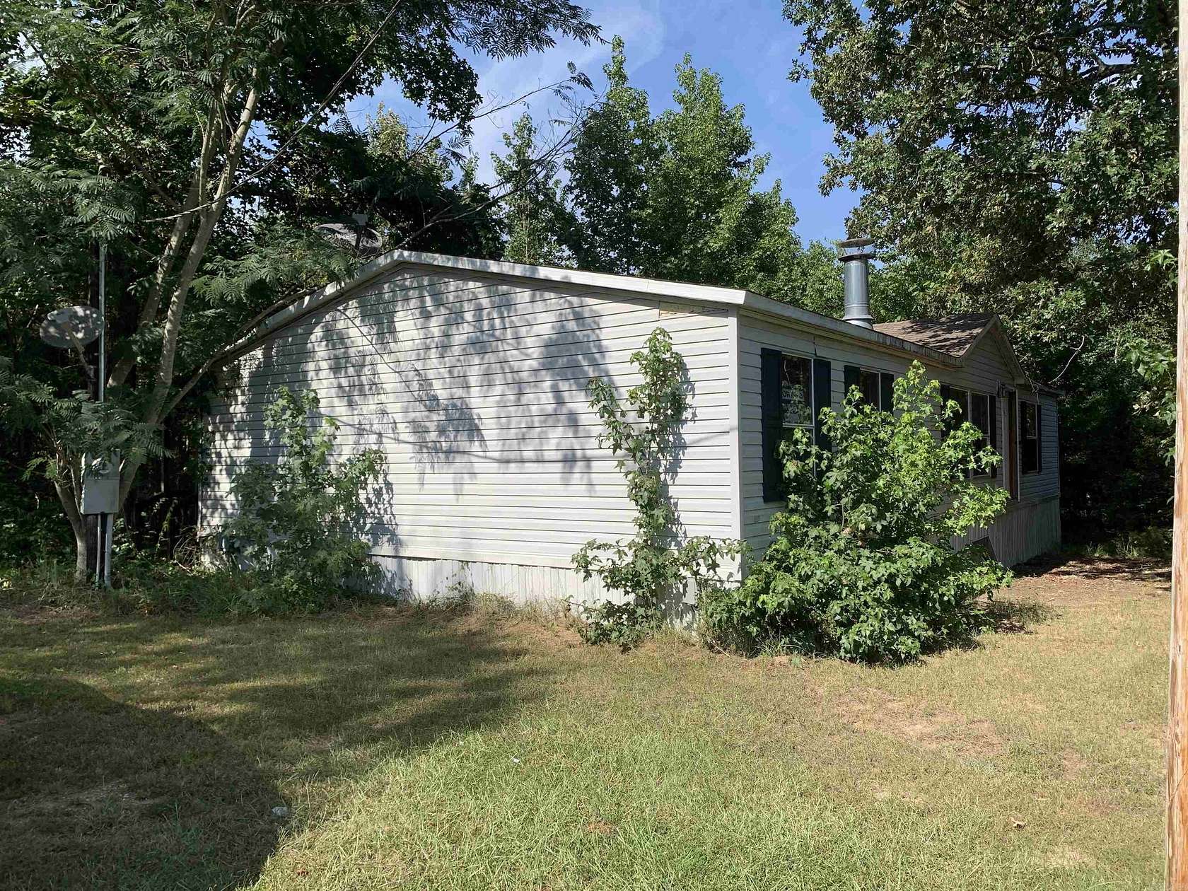 2 Acres of Land with Home for Sale in Nashville, Arkansas