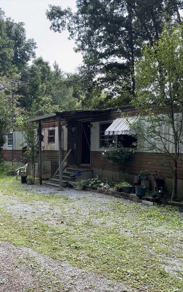 15 Acres of Land with Home for Sale in Gainesboro, Tennessee