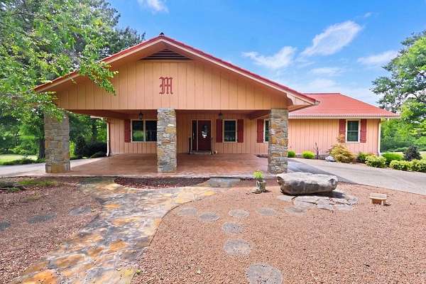 9 Acres of Land with Home for Sale in Carthage, Tennessee
