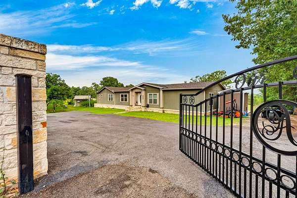 3.13 Acres of Land with Home for Sale in Lufkin, Texas