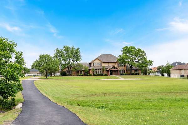 5.36 Acres of Land with Home for Lease in DeSoto, Texas
