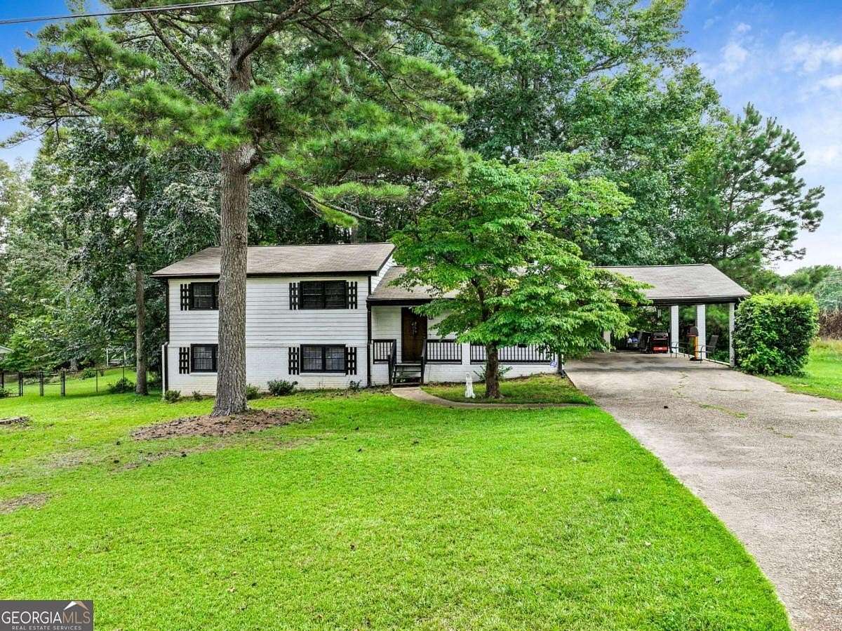 1.67 Acres of Land with Home for Sale in Douglasville, Georgia