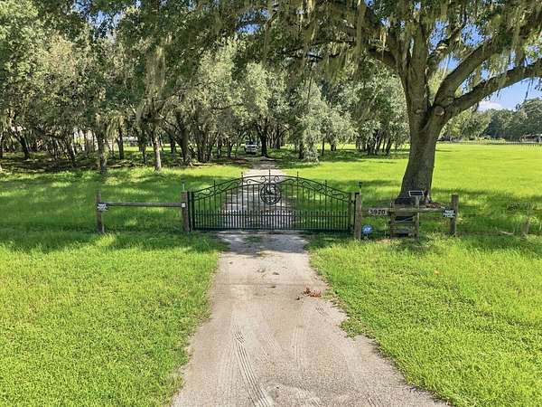 9 Acres of Land with Home for Sale in Bushnell, Florida