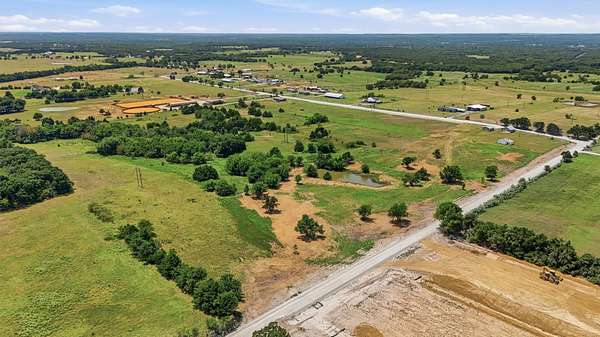 1.5 Acres of Residential Land for Sale in Whitesboro, Texas