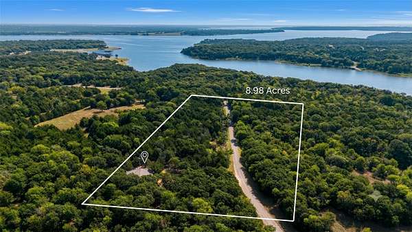 9 Acres of Land with Home for Sale in Whitesboro, Texas