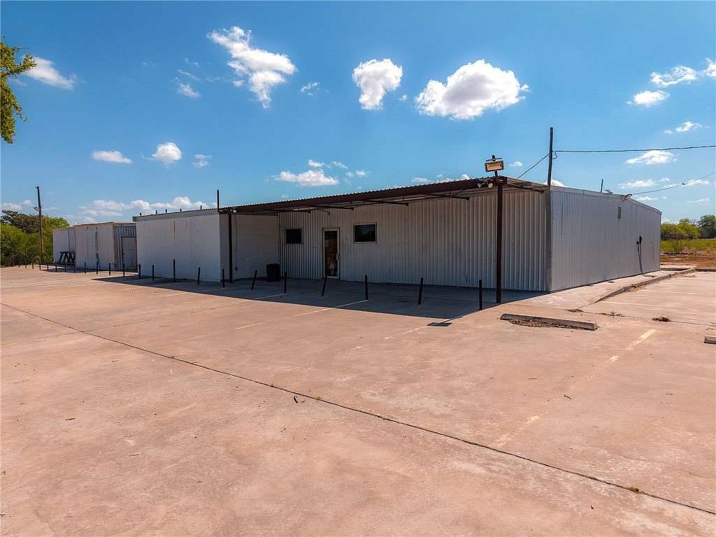 7 Acres of Improved Commercial Land for Sale in George West, Texas