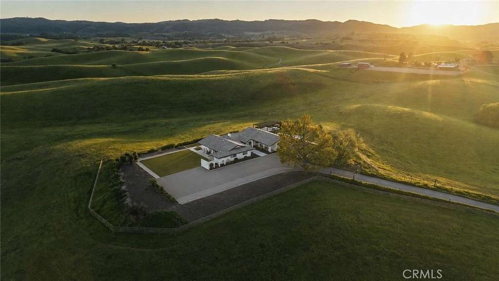 174 Acres of Agricultural Land with Home for Sale in Paso Robles, California