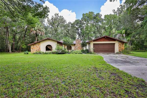 8 Acres of Improved Mixed-Use Land for Sale in Brooksville, Florida