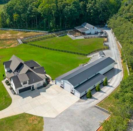 5 Acres of Land with Home for Sale in Springfield, Tennessee