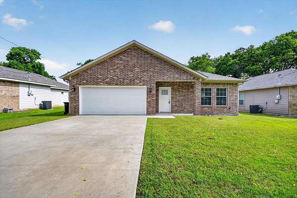 1.8 Acres of Land with Home for Lease in Greenville, Texas
