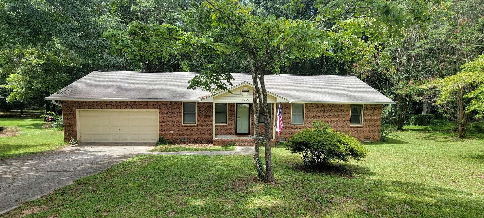 138 Acres of Land with Home for Sale in Dalzell, South Carolina