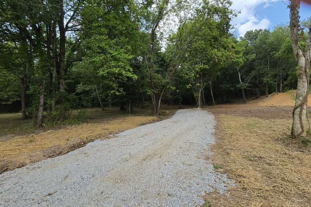 5.62 Acres of Residential Land for Sale in Summertown, Tennessee