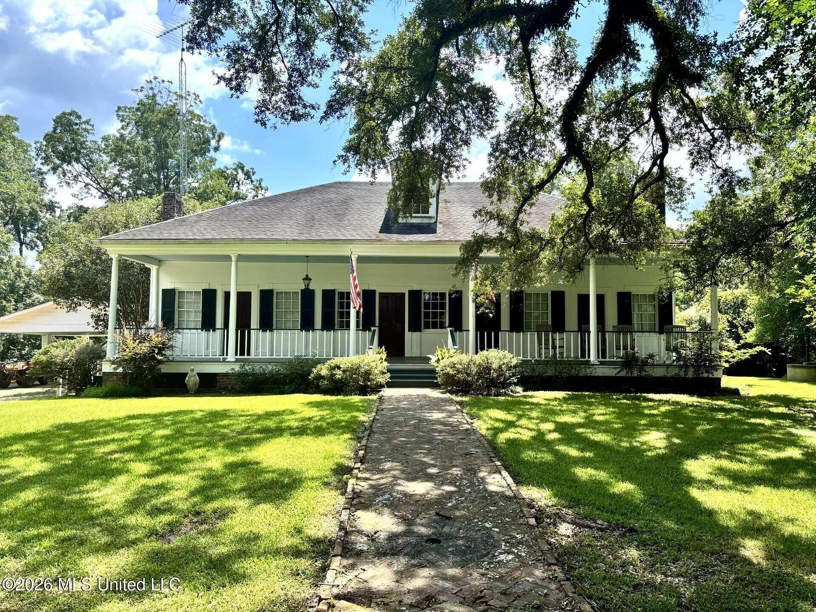 18.7 Acres of Land with Home for Sale in Natchez, Mississippi